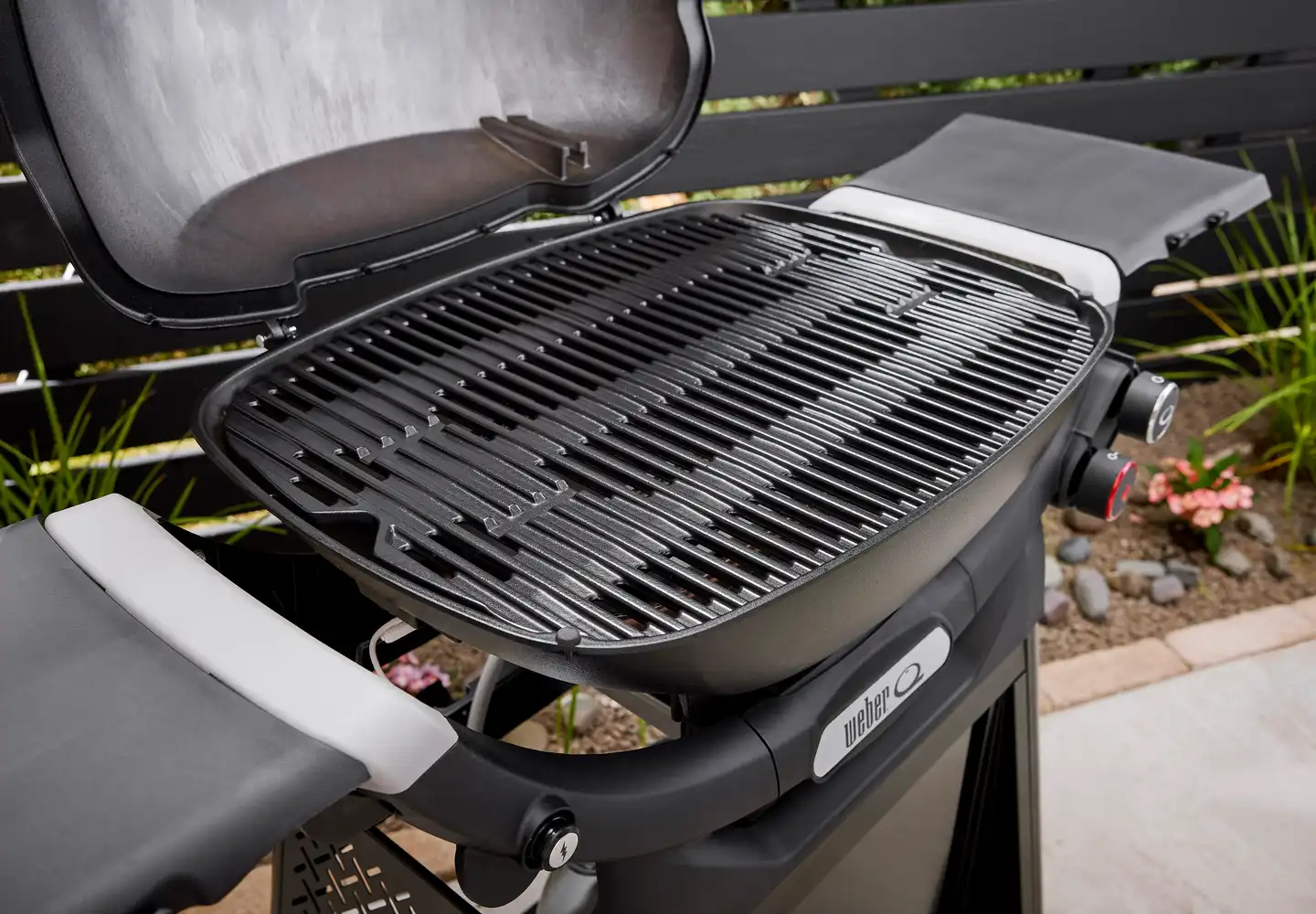 Kaasugrilli Weber Q3200N+ jalustalla